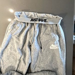 Women's Sportswear Essential Fleece Full Length Sweatpants -size S